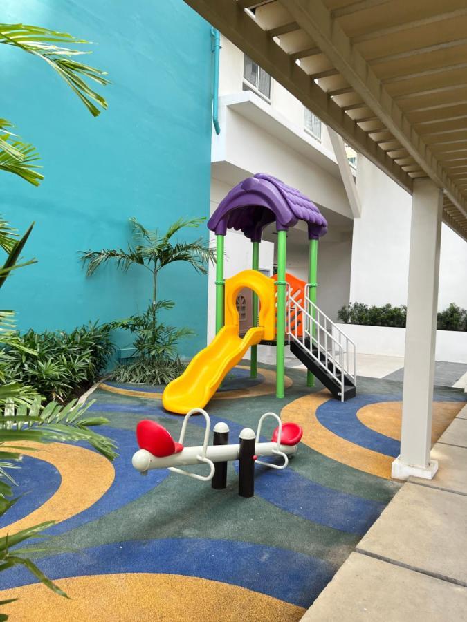 Lovely Studio Condominiums At Mesavirre Garden Residences バコロ エクステリア 写真