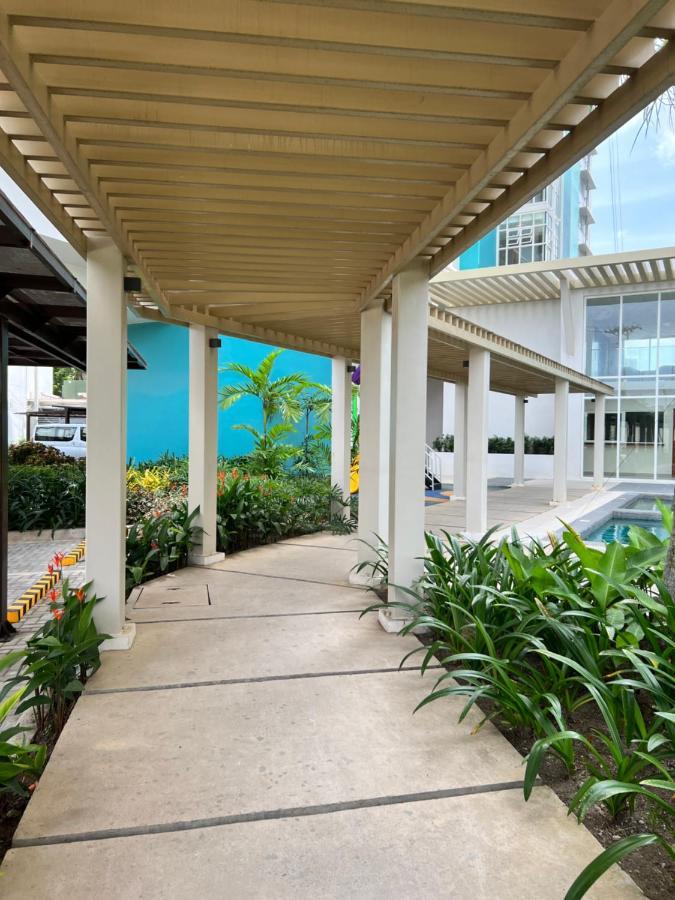 Lovely Studio Condominiums At Mesavirre Garden Residences バコロ エクステリア 写真