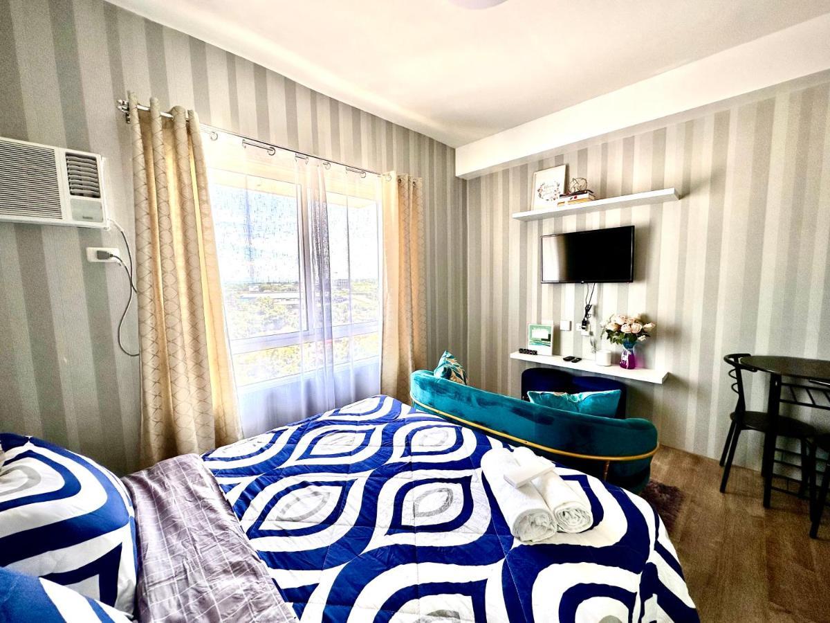 Lovely Studio Condominiums At Mesavirre Garden Residences バコロ エクステリア 写真