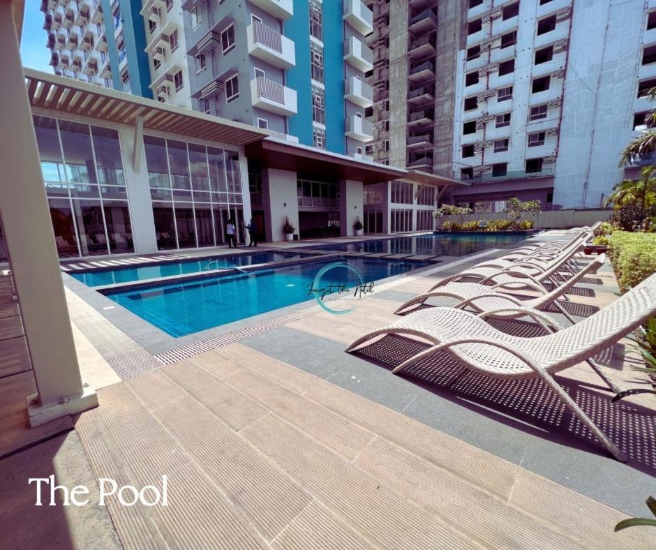 Lovely Studio Condominiums At Mesavirre Garden Residences バコロ エクステリア 写真