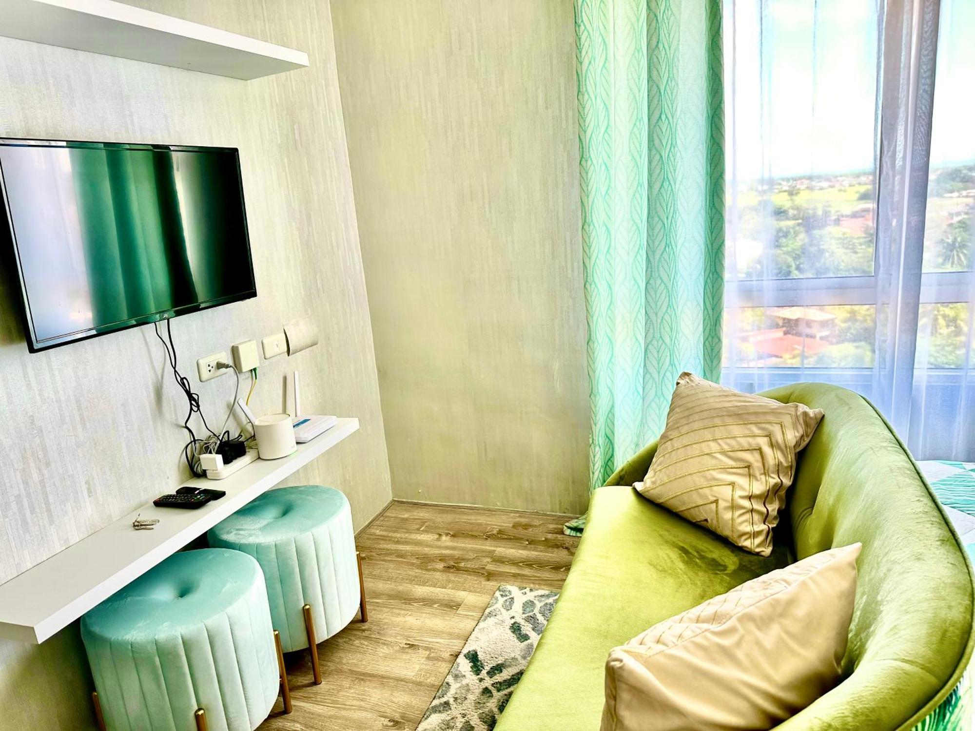 Lovely Studio Condominiums At Mesavirre Garden Residences バコロ エクステリア 写真