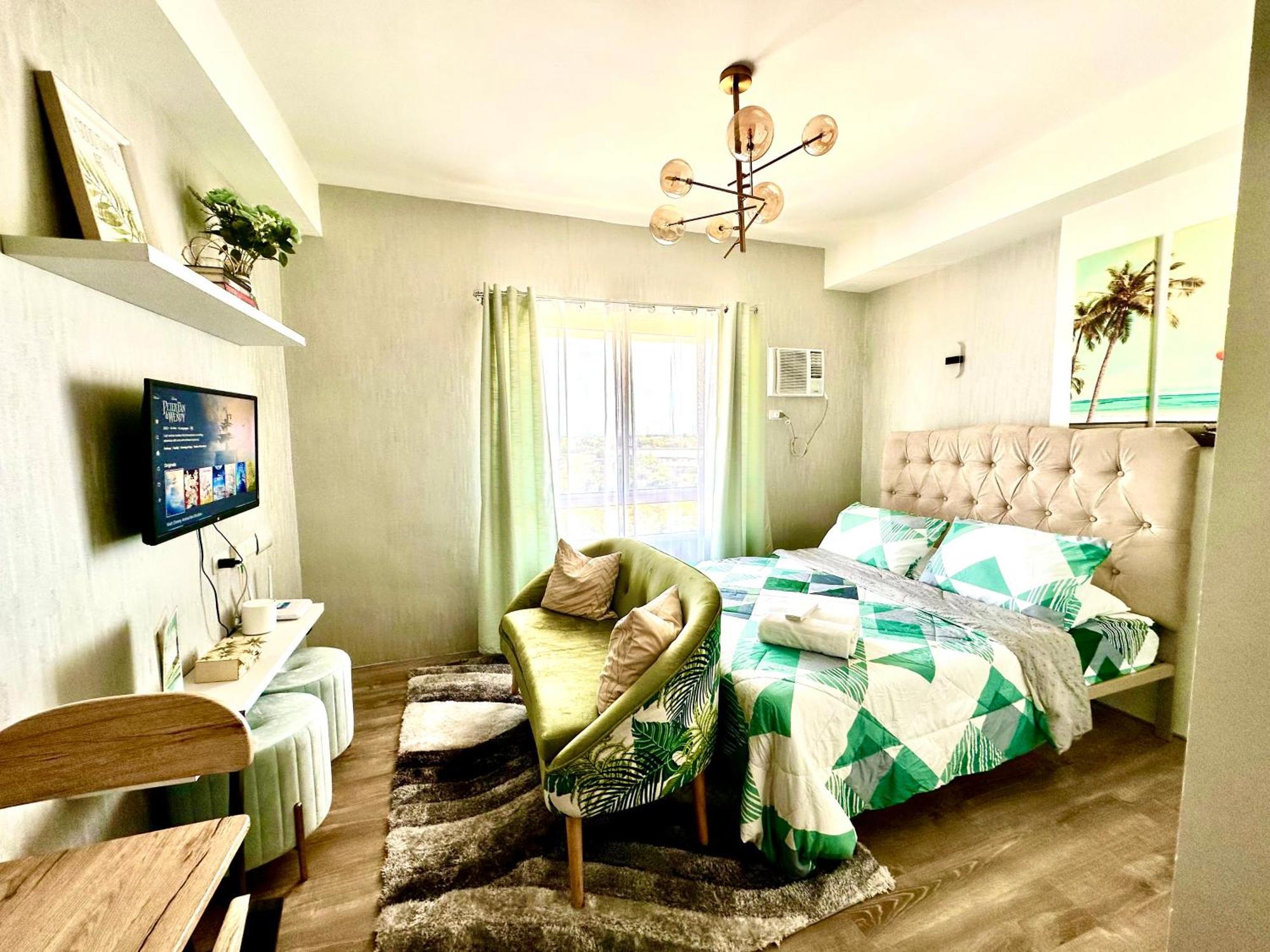Lovely Studio Condominiums At Mesavirre Garden Residences バコロ エクステリア 写真